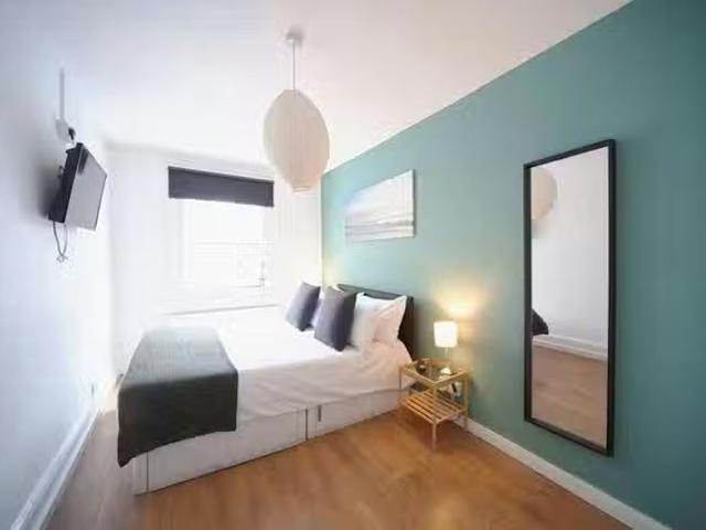 New 1 BR Westbourne Grove, London