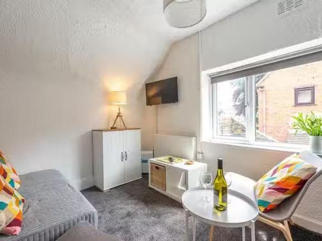 Nice 1 BR Whitburn Street