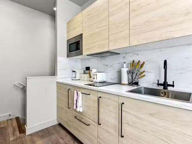 Deal! 1 BR B Clapton Common