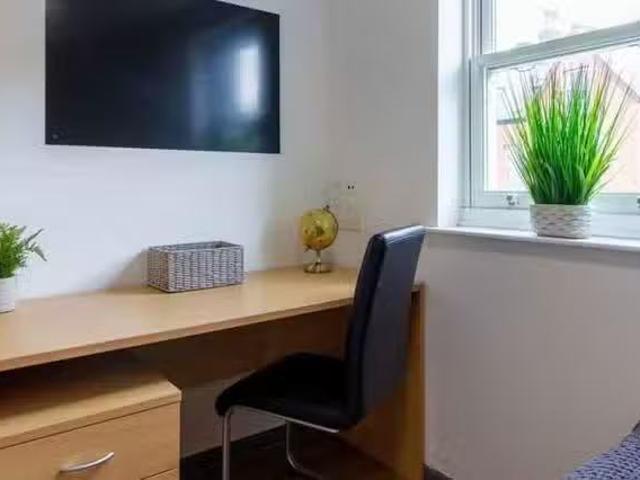 Cheap 1 BR Bronze Double Room