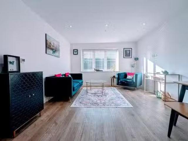 Charming 1 BR Ceres Crescent