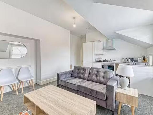 Charming 1 BR Derbe Road