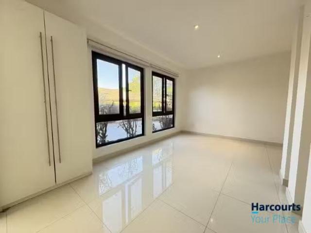 Unique 1 BR Granny Flat 10 Doral Grove, LUDDENHAM House for re.