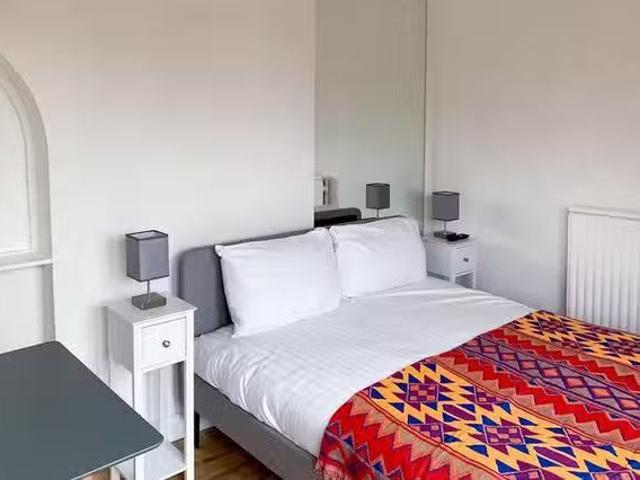 Cheap 1 BR Hill Head