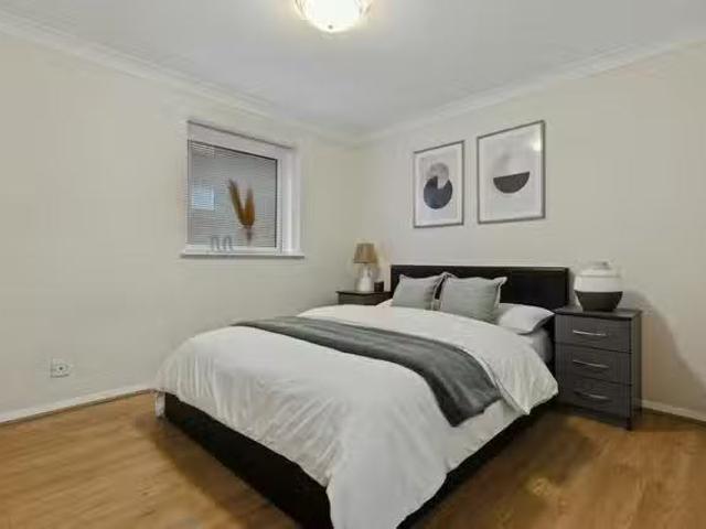 Nice 1 BR Jardine Road, London