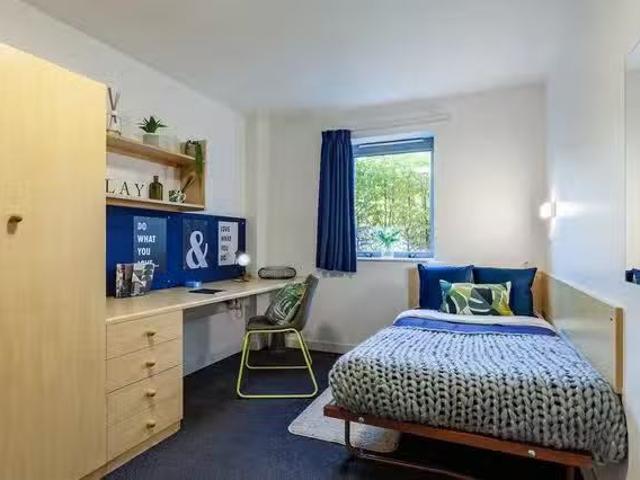 Rental! 1 BR Polhill Park Classic Ensuite
