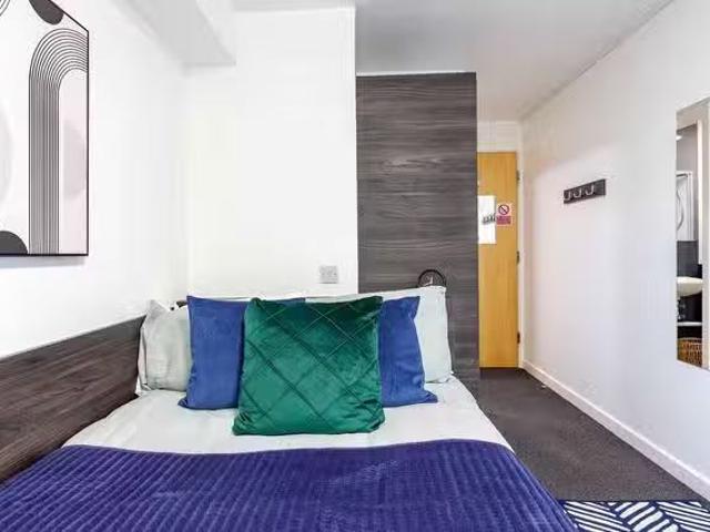 Unique 1 BR Premium Ensuite