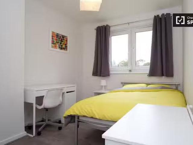 Cheap 1 BR Room for rent in 4 Bedroom Apartment in Bethnal Green