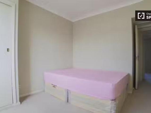 Deal! 1 BR Room in 5 bedroom flatshare in City of Westminster.