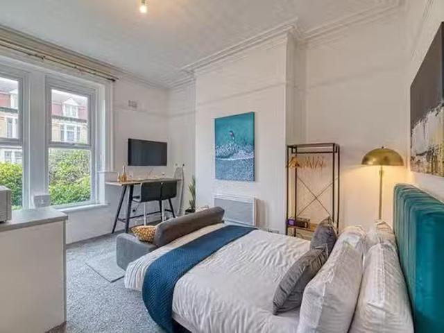 Charming 1 BR Saint Patrick's Road North