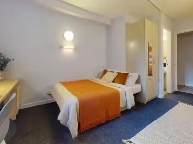 Deal! 1 BR Silver Room