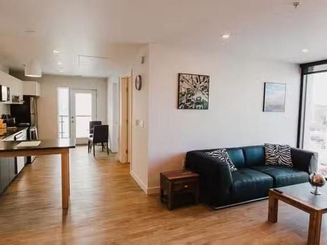 Cozy 1 BR Stradbrook Avenue