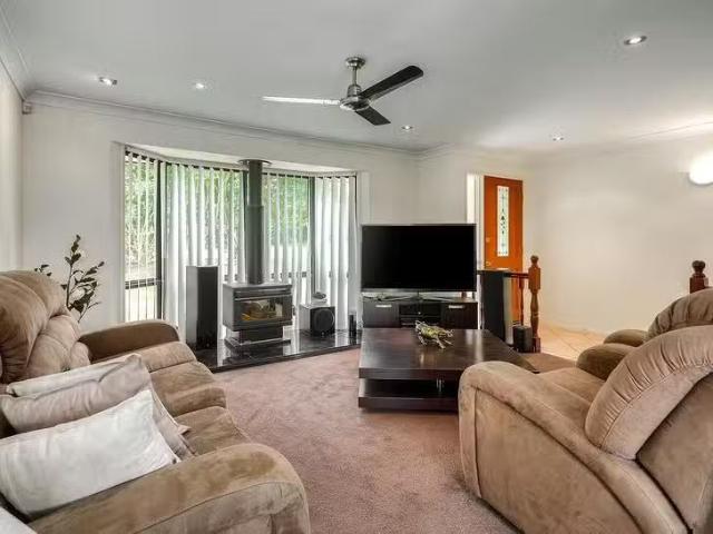 For Rent! 1 Daintree Place, Riverhills, QLD 4074