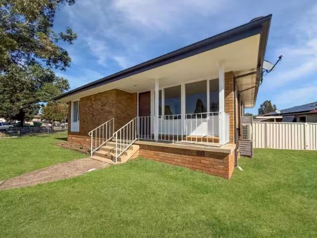 Nice 1 Lincluden Place, Airds House for rent Listed by Cheree.