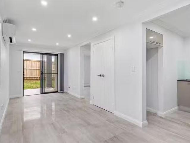 Cozy 1 Neil Place, Oran Park, NSW 2570