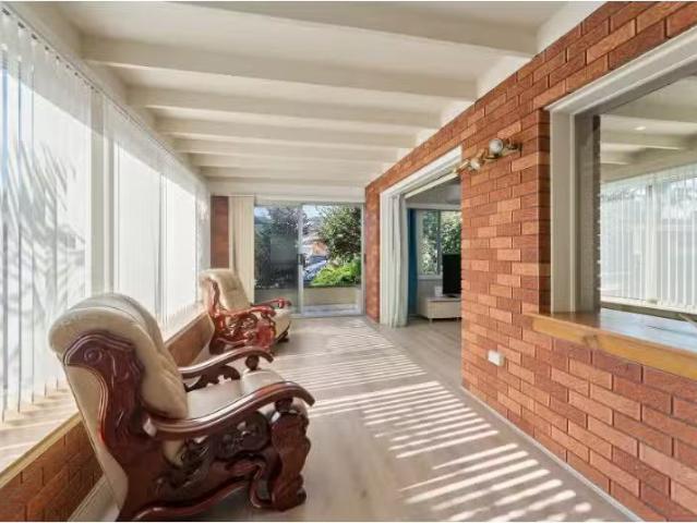 Deal! 1 Oldham Crescent, Sans Souci House for rent Listed by.