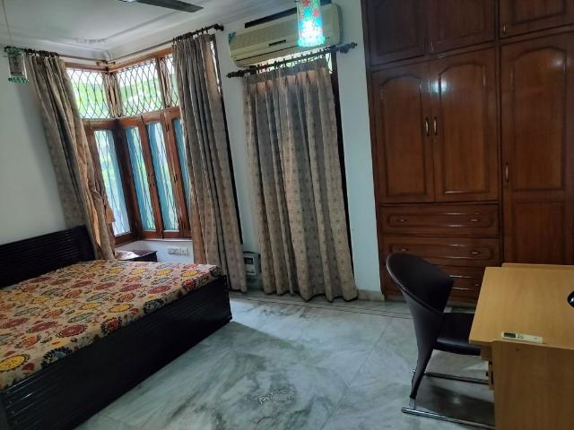 Rental | 1 Rk 60 Sq.Yd. Apartment in Bestech Chambers