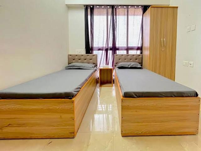 Rental | 1 Rk 135 Sq.Ft. Apartment in Signature Solera Apartment
