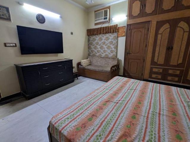 Rental | 1 Rk 300 Sq.Ft. Apartment in DLF City Phase IV