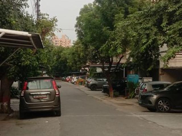 Rental | 1 Rk 330 Sq.Ft. Apartment in Arun Vihar Sector 37