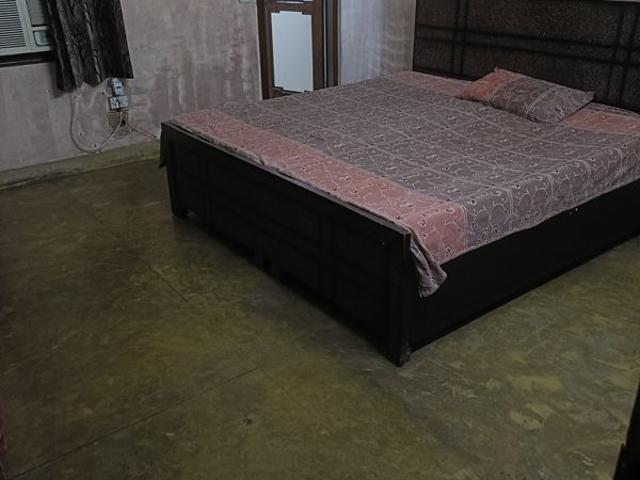 Rental | 1 Rk 350 Sq.Ft. Independent House in RWA Apartments Sector 72