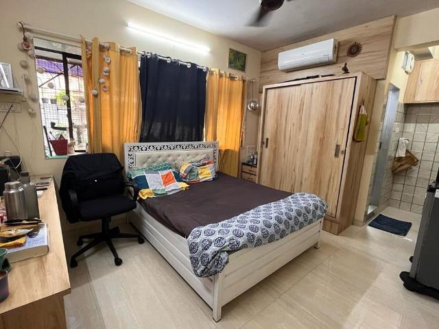 Rental | 1 Rk + Pooja Room 200 Sq.Ft. Apartment in Bandra West