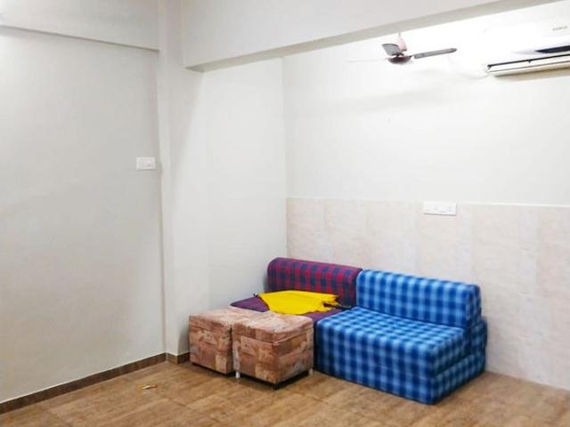 Rental | 1 Rk + Pooja Room 200 Sq.Ft. Apartment in Bandra West