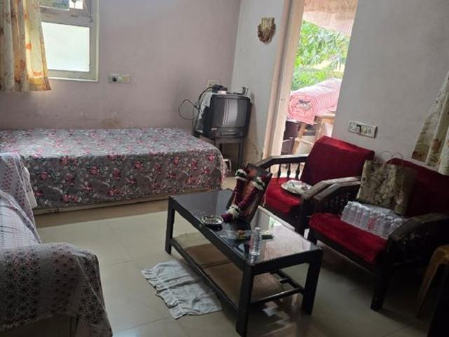 Rental | 1 Rk + Pooja Room 200 Sq.Ft. Apartment in Khar West