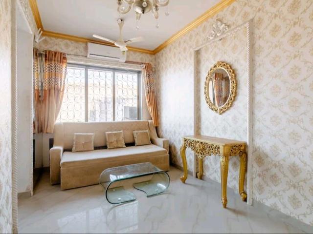 Rental | 1 Rk + Prayer Room 200 Sq.Ft. Apartment in Khar West