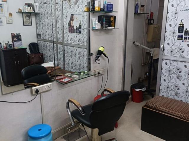 Rental | 1 Rk + Prayer Room,Servant Room,Study Room,Extra Room,Basement,Store Room 230 Sq.Ft. Apartment in Akanksha CHS Prabhadevi