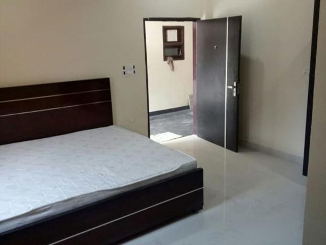 Rental | 1 Rk + Prayer Room,Servant Room,Study Room,Extra Room,Basement,Store Room 300 Sq.Ft. Independent House in Sector 14