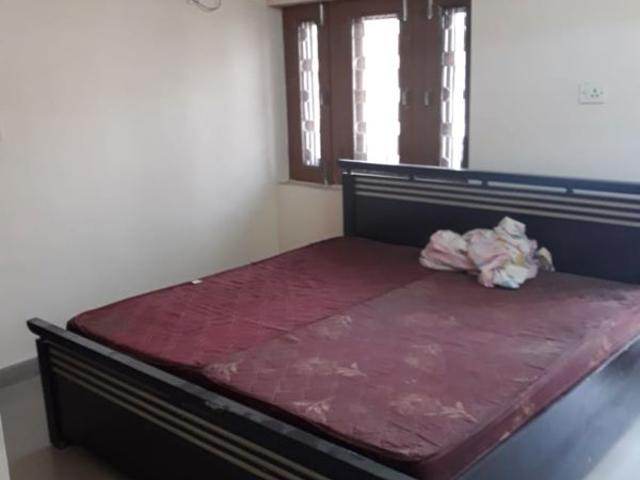 Rental | 1 Rk + Prayer Room,Servant Room,Study Room,Extra Room,Basement,Store Room 325 Sq.Ft. Independent House in Sector 14