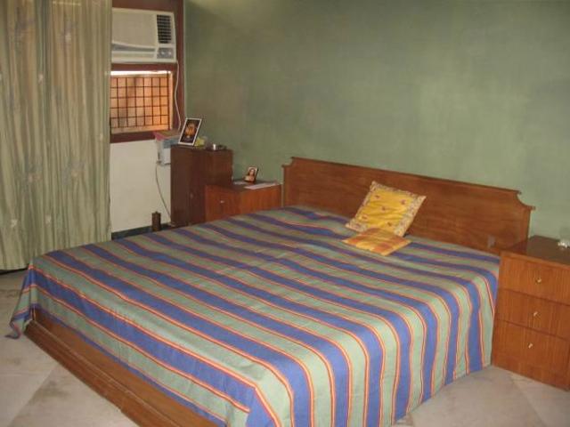 Rental | 1 Rk + Prayer Room,Servant Room,Study Room,Extra Room,Basement,Store Room 328 Sq.Ft. Independent House in Sector 14
