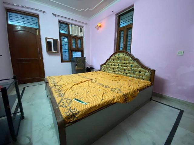 Rental | 1 Rk + Prayer Room,Servant Room,Study Room,Extra Room,Basement,Store Room 376 Sq.Ft. Independent House in Sector 14
