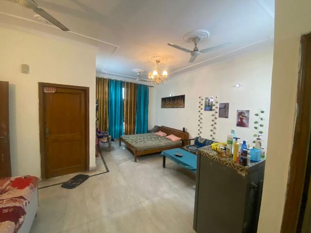 Rental | 1 Rk + Store Room 300 Sq.Ft. Independent House in Krishna Complex Noida