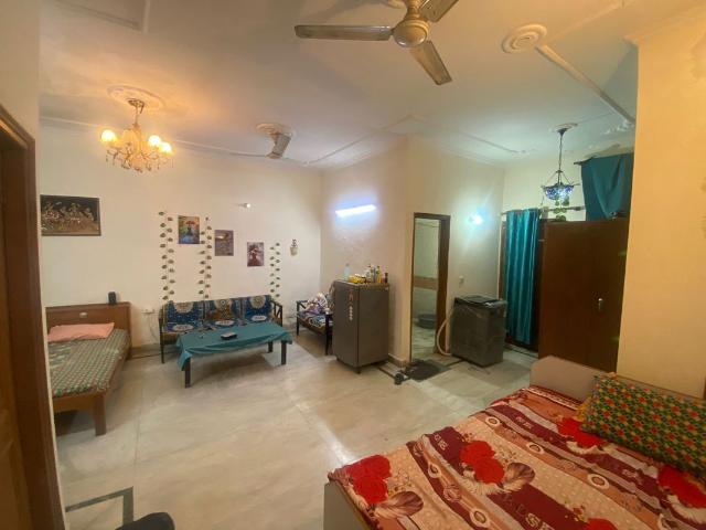 Rental | 1 Rk + Store Room 300 Sq.Ft. Independent House in RWA Apartments Sector 39