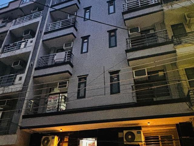 Rental | 1 Rk + Store Room 60 Sq.Yd. Apartment in Gurgaon Village