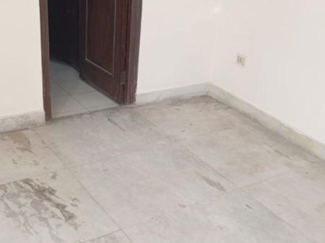 Rental | 1 Rk + Study Room,Extra Room,Basement 500 Sq.Yd. Apartment in DLF Phase IV