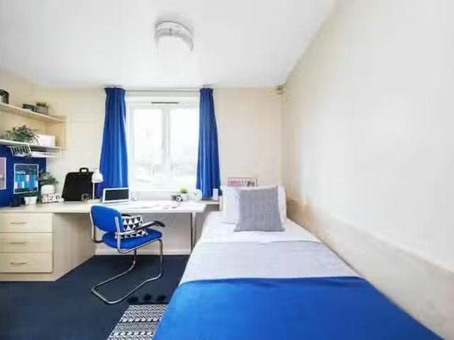 For Rent! 1 Room Classic 3 Bed Flat