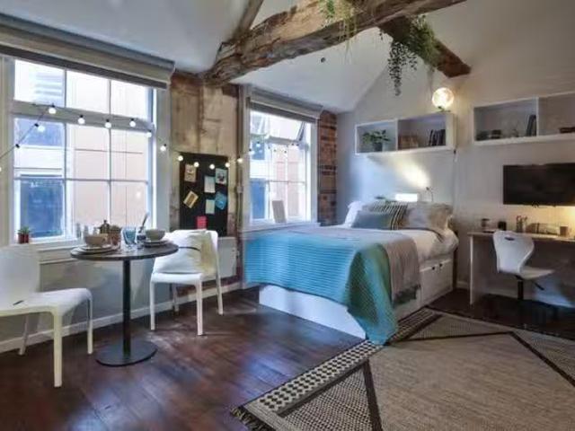 Unique 1 Room The Emporium Classic 3 Bed Apartment