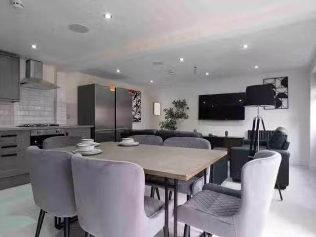 Deal! 1 Room 8 High Street – Antler House 8 Beds 8 Baths