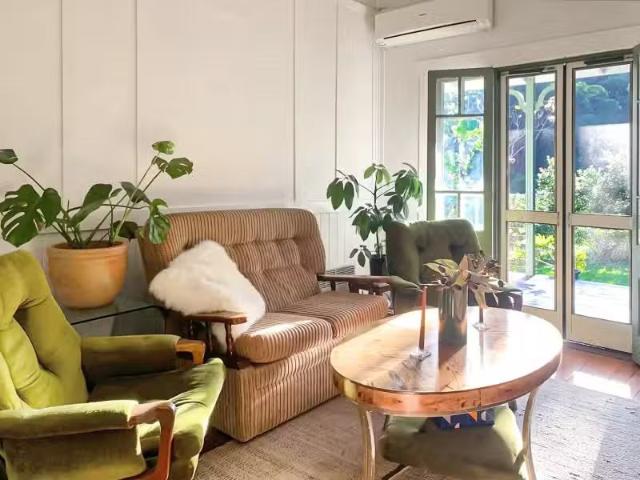 Charming 1A Jones Lane, MIDDLE POCKET House for rent Listed b.