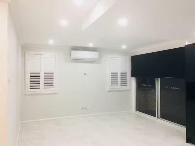 Charming 1A Pimlico Crescent, Colebee, NSW 2761 House for Rent