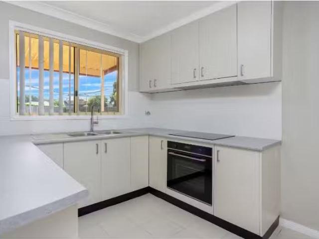 Charming 1B Josquin Way, CLAREMONT MEADOWS Townhouse for rent.