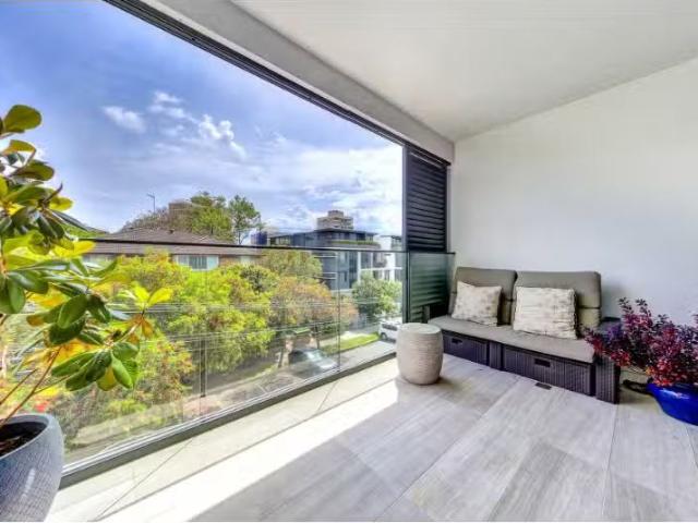 Deal! 204/21 Parraween Street, Cremorne Apartment for rent Li.