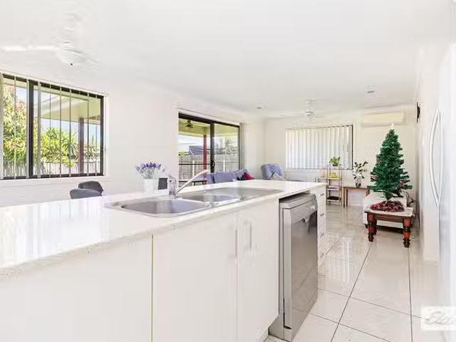 Charming 20 Amber Street, Emerald, QLD 4720