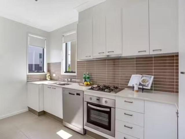 Deal! 20 Emily Way, Varsity Lakes, QLD 4227