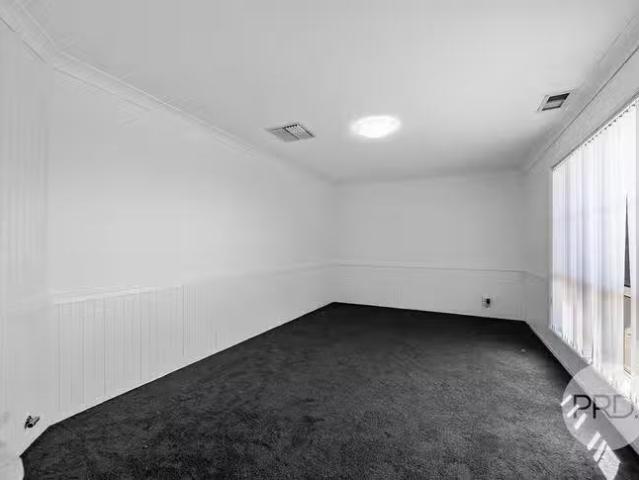 Deal! 20 Kaldari Crescent, Glenfield Park, NSW 2650
