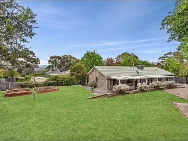 Cozy 20 Malcolm Place, Kambah House for rent Listed by Abbey.