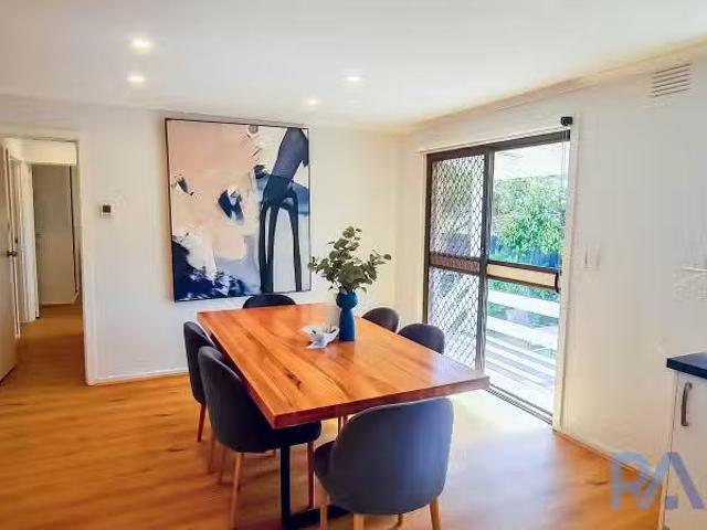 Cozy 20 Summerhill Avenue, Wheelers Hill VIC 3150